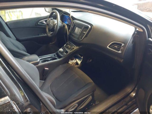 Chrysler 200 Limited Image 9