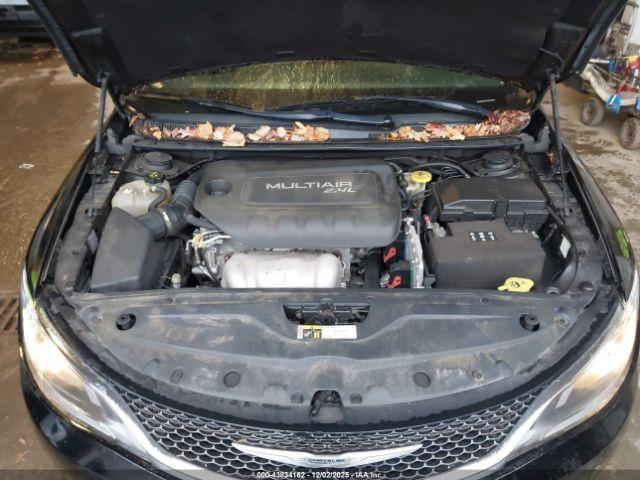 Chrysler 200 Limited Image 8