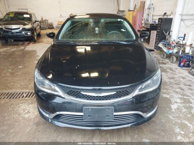 Chrysler 200 Limited Image 13