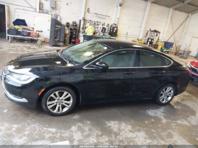 Chrysler 200 Limited Image 11