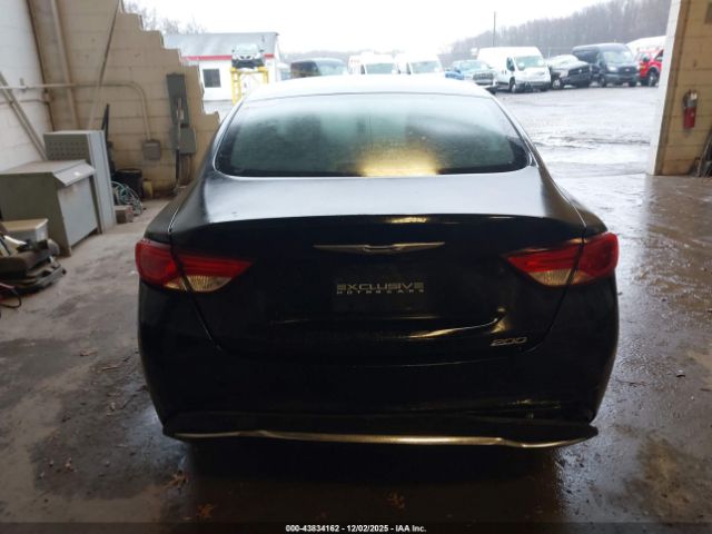 Chrysler 200 Limited Image 16