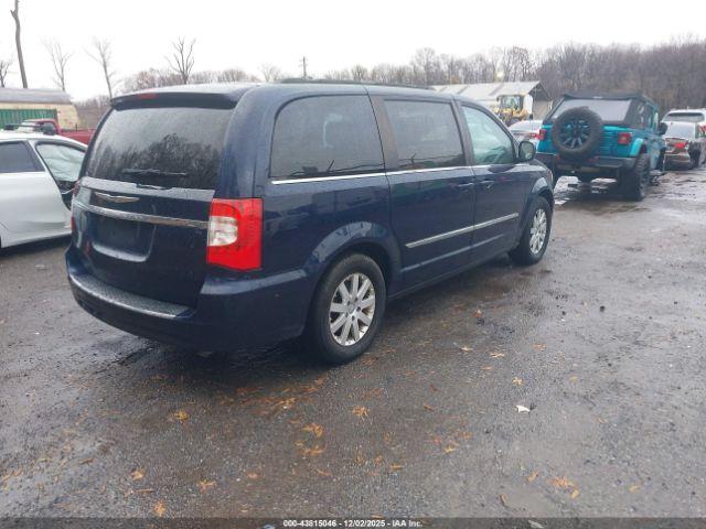 Chrysler Town & Country Touring Image 2