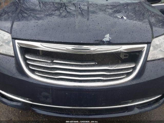 Chrysler Town & Country Touring Image 10