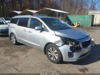  Salvage Kia Sedona