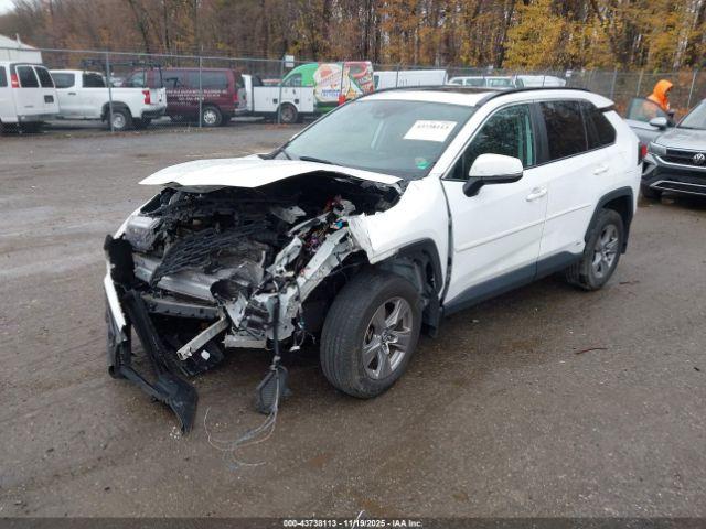 Toyota RAV4 Xle Hybrid Image 2