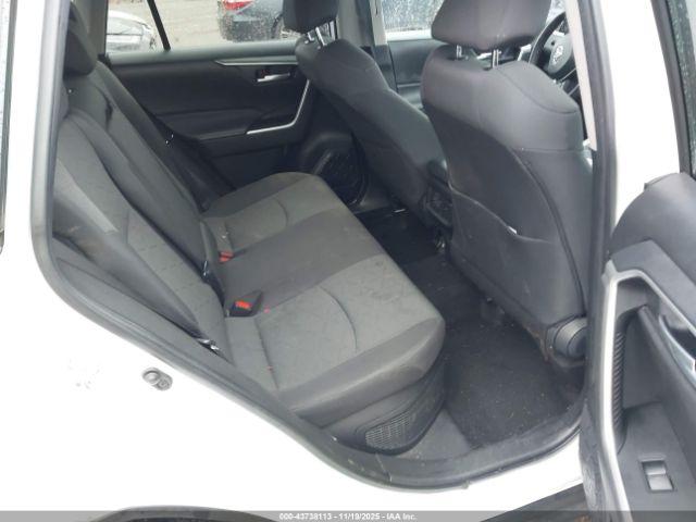 Toyota RAV4 Xle Hybrid Image 6