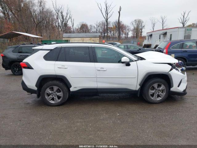 Toyota RAV4 Xle Hybrid Image 8