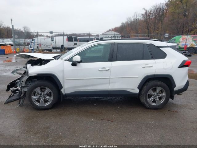 Toyota RAV4 Xle Hybrid Image 7