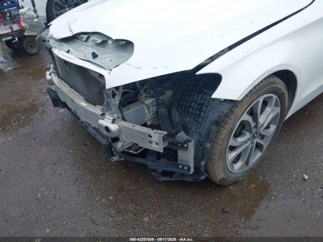 Mercedes-Benz C-Class Image 9