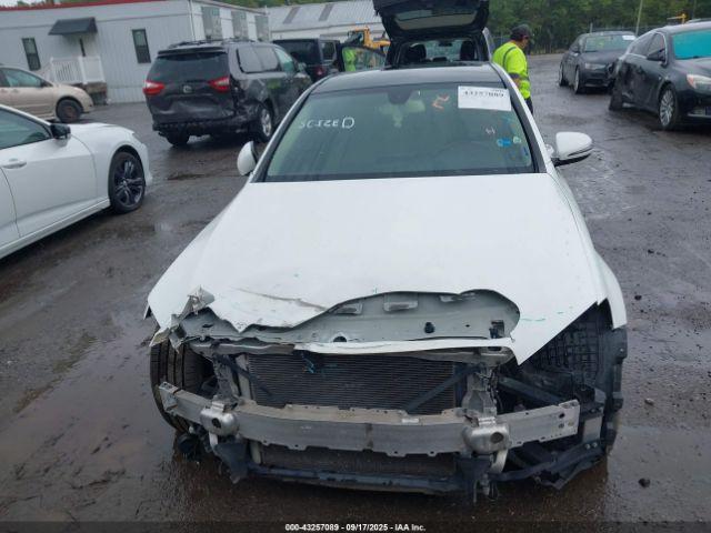 Mercedes-Benz C-Class Image 12