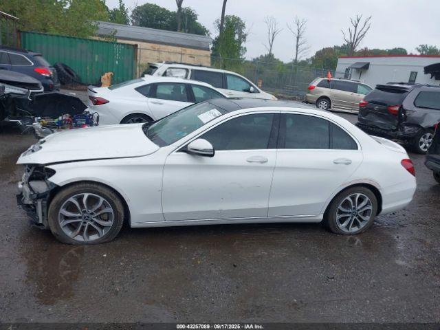 Mercedes-Benz C-Class Image 14