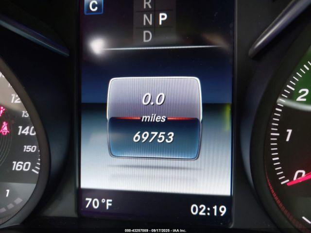 Mercedes-Benz C-Class Image 11