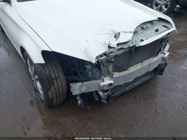 Mercedes-Benz C-Class Image 15