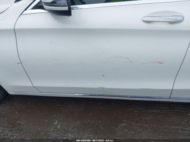 Mercedes-Benz C-Class Image 17