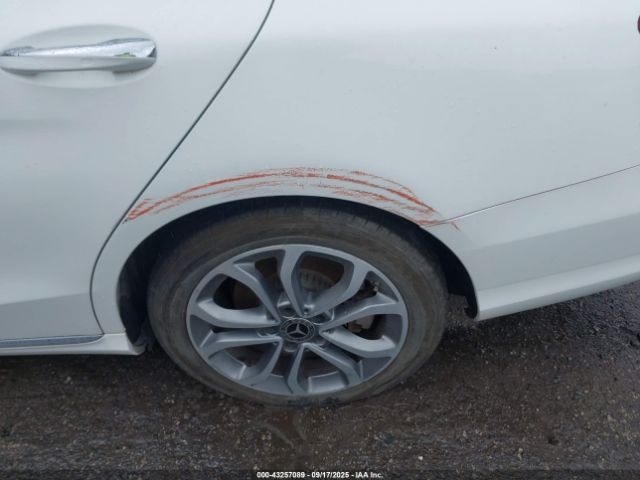 Mercedes-Benz C-Class Image 19