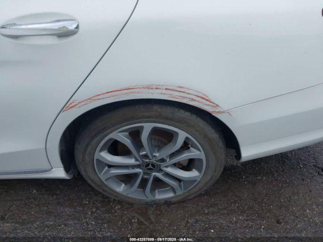 Mercedes-Benz C-Class Image 19