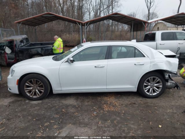 Chrysler 300c Image 13