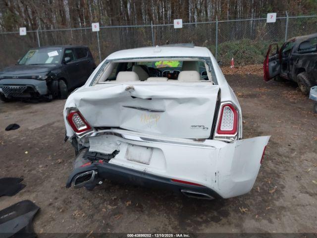 Chrysler 300c Image 11