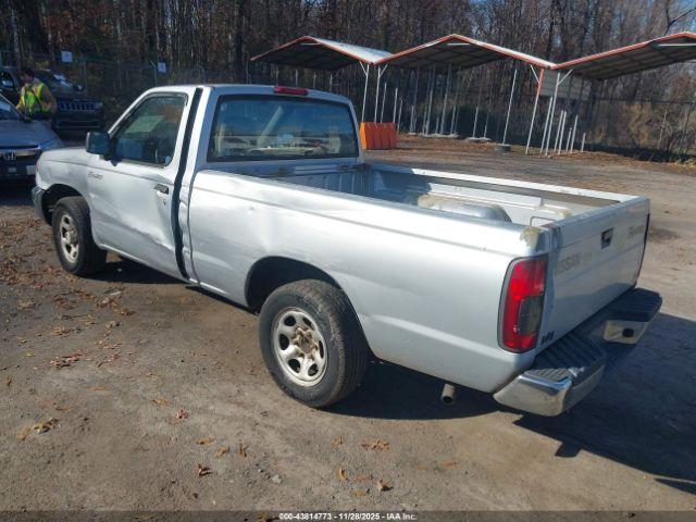 Nissan Frontier Xe Image 4