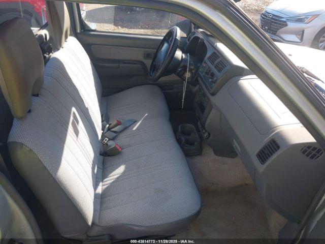 Nissan Frontier Xe Image 10