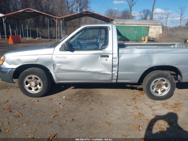 Nissan Frontier Xe Image 5