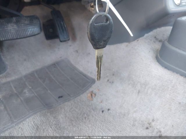 Nissan Frontier Xe Image 15