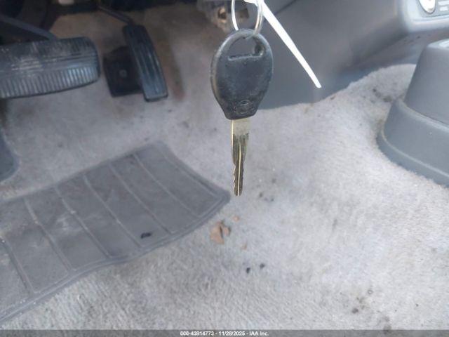 Nissan Frontier Xe Image 15