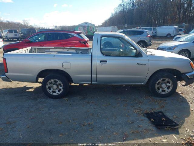 Nissan Frontier Xe Image 2