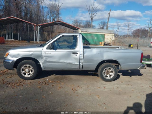 Nissan Frontier Xe Image 13