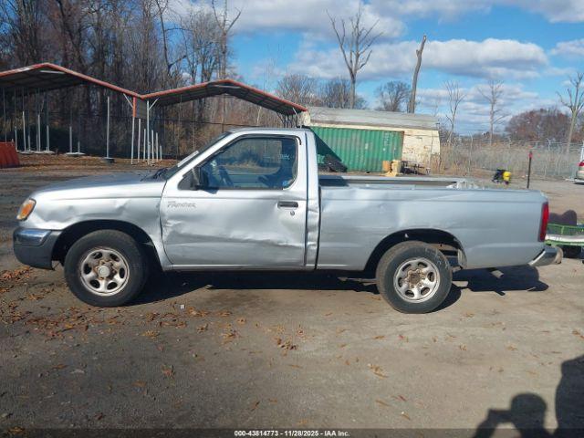 Nissan Frontier Xe Image 13