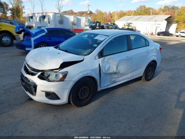 Chevrolet Sonic Ls Auto Image 9