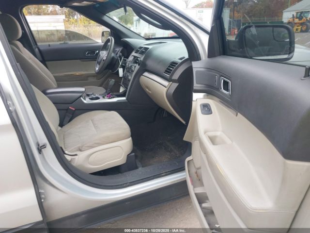 Ford Explorer Image 6