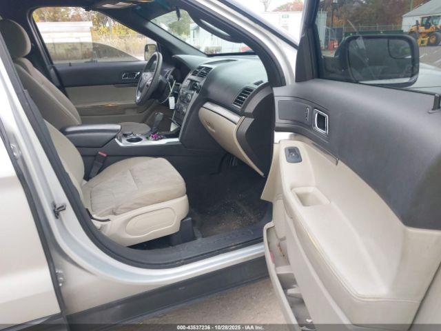 Ford Explorer Image 6