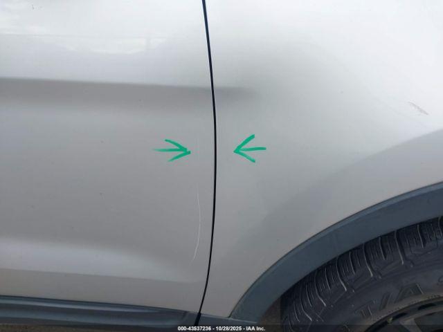 Ford Explorer Image 4