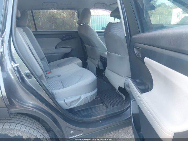 Toyota Highlander L Image 18