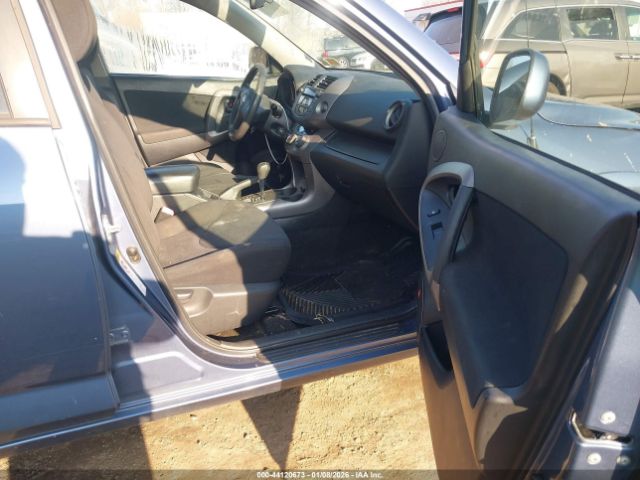 Toyota RAV4 Sport Image 3