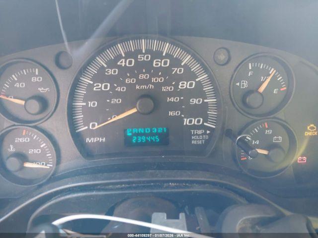 GMC Savana Work Van Image 9