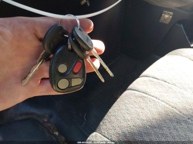 GMC Savana Work Van Image 15