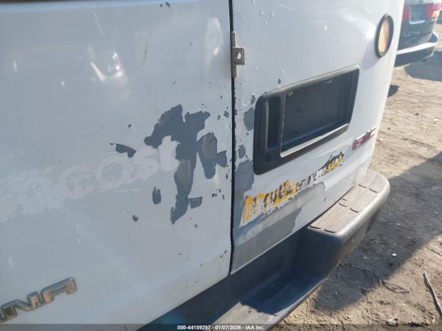 GMC Savana Work Van Image 11