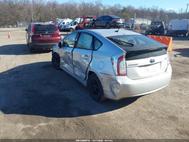 Toyota Prius Four Image 4