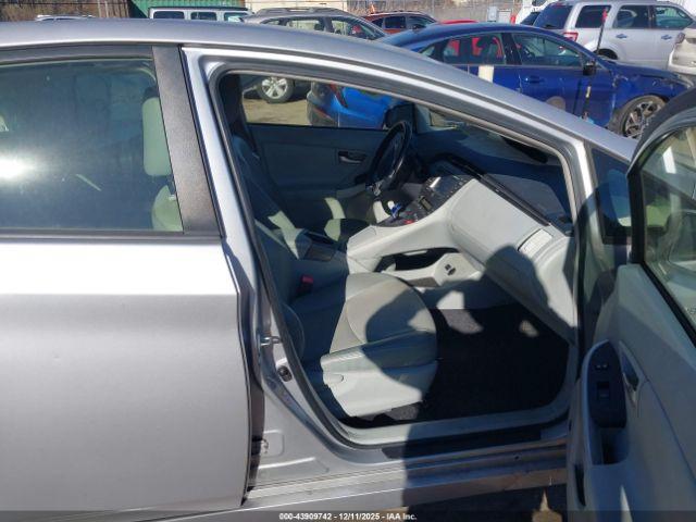 Toyota Prius Four Image 6