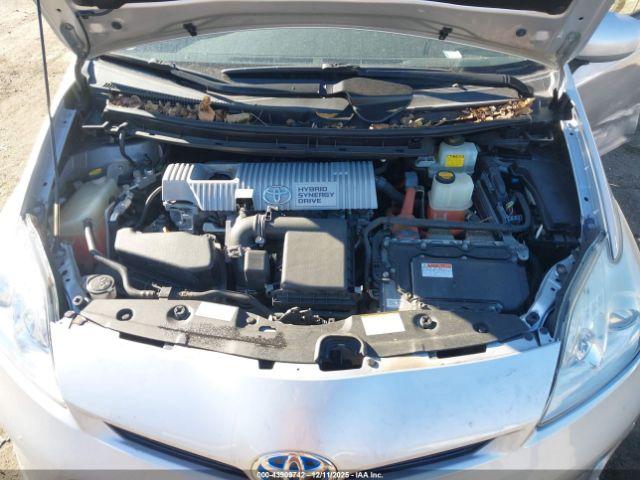 Toyota Prius Four Image 12