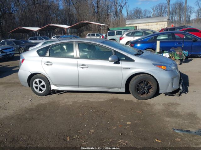 Toyota Prius Four Image 13