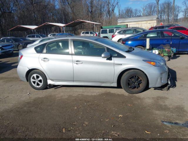 Toyota Prius Four Image 13