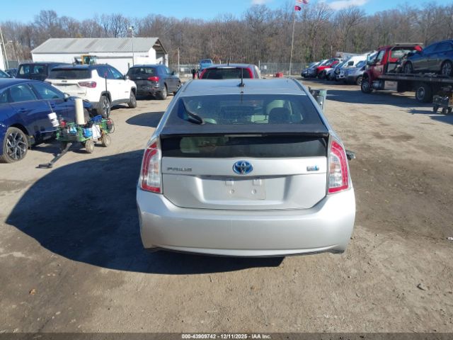 Toyota Prius Four Image 15