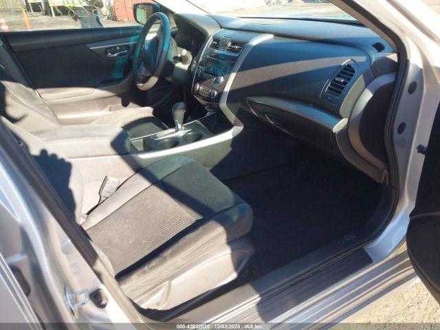 Nissan Altima Image 7