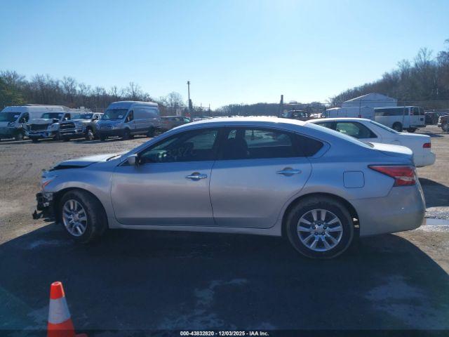 Nissan Altima Image 10