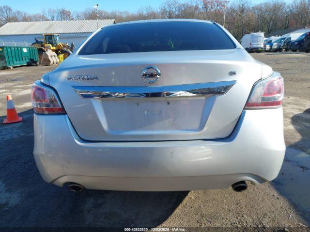 Nissan Altima Image 13