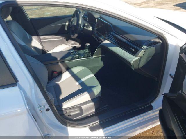 Toyota Camry Se Image 5