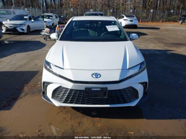 Toyota Camry Se Image 6